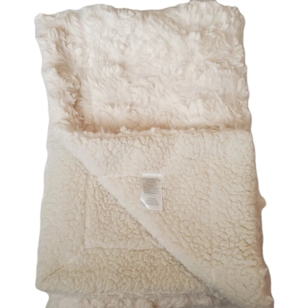 Kyle &‎ Deena Baby Blanket Swirl Plush Rosette White Sherpa